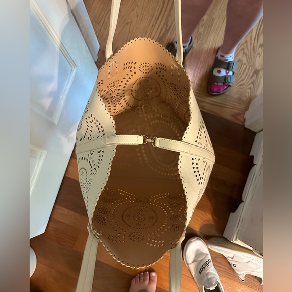 Leather lasercut tote in crème - Picture 4 of 4